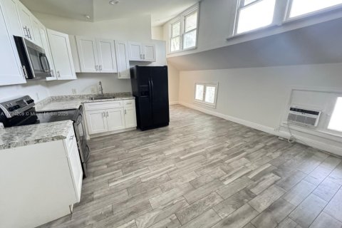 Commercial property in Lake Worth, Florida 278.71 sq.m. № 1985440 - photo 22