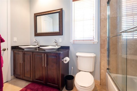 Townhouse in Wilton Manors, Florida 3 bedrooms, 246.47 sq.m. № 871206 - photo 1