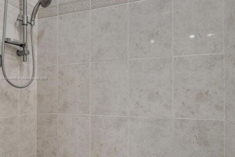 Villa ou maison à vendre à Aventura, Floride: 4 chambres, 230.58 m2 № 1966762 - photo 28