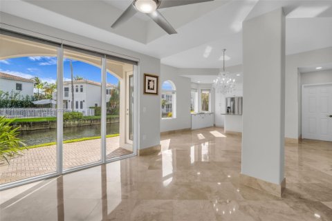 Villa ou maison à vendre à Aventura, Floride: 4 chambres, 230.58 m2 № 1966762 - photo 8