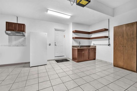House in Aventura, Florida 4 bedrooms, 230.58 sq.m. № 1966762 - photo 18