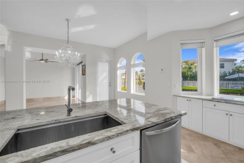 Villa ou maison à vendre à Aventura, Floride: 4 chambres, 230.58 m2 № 1966762 - photo 18