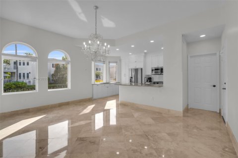 Villa ou maison à vendre à Aventura, Floride: 4 chambres, 230.58 m2 № 1966762 - photo 11