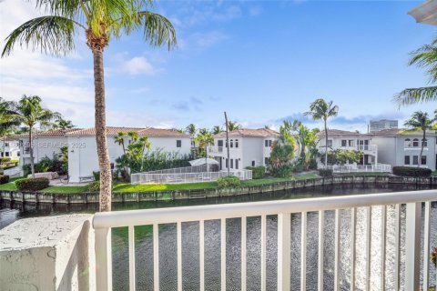 House in Aventura, Florida 4 bedrooms, 230.58 sq.m. № 1966762 - photo 22