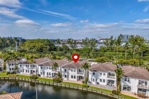 House in Aventura, Florida 4 bedrooms, 230.58 sq.m. № 1966762 - photo 12