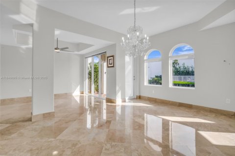 Villa ou maison à vendre à Aventura, Floride: 4 chambres, 230.58 m2 № 1966762 - photo 13