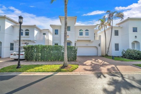 Villa ou maison à vendre à Aventura, Floride: 4 chambres, 230.58 m2 № 1966762 - photo 3