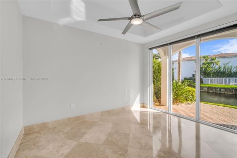 Villa ou maison à vendre à Aventura, Floride: 4 chambres, 230.58 m2 № 1966762 - photo 9