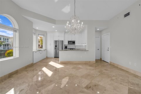 Villa ou maison à vendre à Aventura, Floride: 4 chambres, 230.58 m2 № 1966762 - photo 10