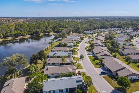 House in Englewood, Florida 2 bedrooms, 132.01 sq.m. № 2205705 - photo 5