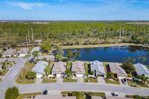 House in Englewood, Florida 2 bedrooms, 132.01 sq.m. № 2205705 - photo 7