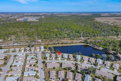 House in Englewood, Florida 2 bedrooms, 132.01 sq.m. № 2205705 - photo 2