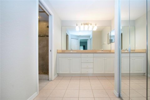 Condo in Bradenton, Florida, 2 bedrooms  № 1914221 - photo 30