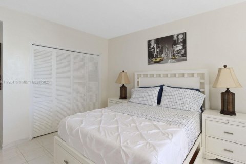 Condominio en alquiler en Hollywood, Florida, 2 dormitorios, 124.49 m2 № 1695153 - foto 13