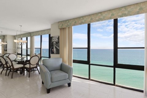 Condominio en alquiler en Hollywood, Florida, 2 dormitorios, 124.49 m2 № 1695153 - foto 4