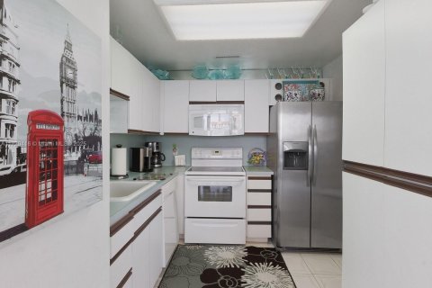 Condominio en alquiler en Hollywood, Florida, 2 dormitorios, 124.49 m2 № 1695153 - foto 7