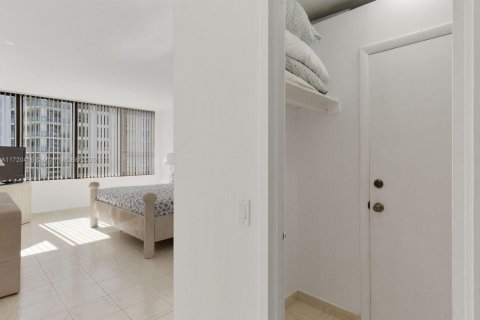 Condominio en alquiler en Hollywood, Florida, 2 dormitorios, 124.49 m2 № 1695153 - foto 16