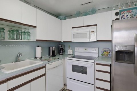 Condominio en alquiler en Hollywood, Florida, 2 dormitorios, 124.49 m2 № 1695153 - foto 9