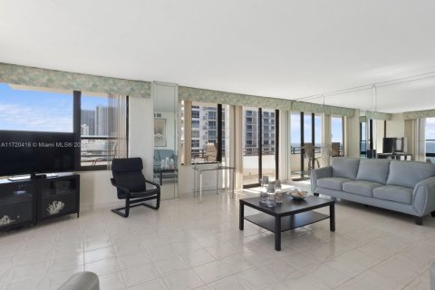 Condominio en alquiler en Hollywood, Florida, 2 dormitorios, 124.49 m2 № 1695153 - foto 6