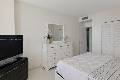 Condominio en alquiler en Hollywood, Florida, 2 dormitorios, 124.49 m2 № 1695153 - foto 12
