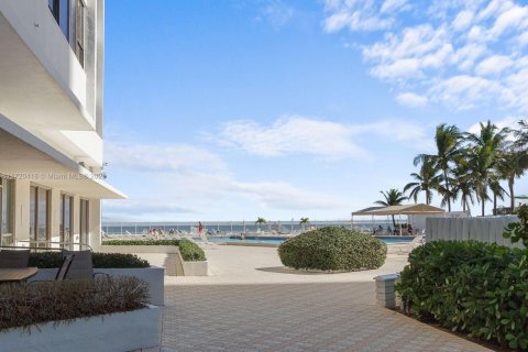 Condominio en alquiler en Hollywood, Florida, 2 dormitorios, 124.49 m2 № 1695153 - foto 26
