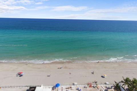 Condominio en alquiler en Hollywood, Florida, 2 dormitorios, 124.49 m2 № 1695153 - foto 23