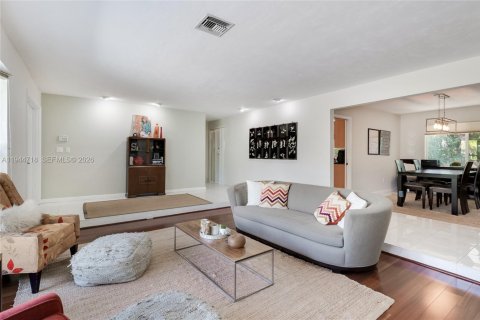 Villa ou maison à vendre à Miami, Floride: 4 chambres, 212.75 m2 № 2004589 - photo 5