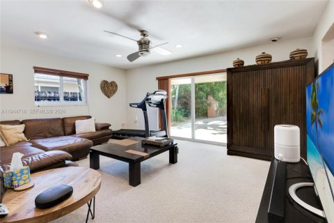 Villa ou maison à vendre à Miami, Floride: 4 chambres, 212.75 m2 № 2004589 - photo 9