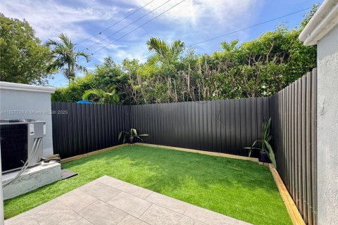 Купить таунхаус в Норт-Майами, Флорида 2 спальни, 107.95м2, № 1958349 - фото 16