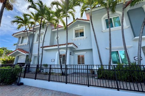 Купить таунхаус в Норт-Майами, Флорида 2 спальни, 107.95м2, № 1958349 - фото 10