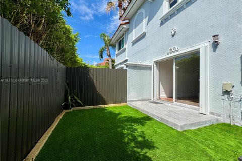 Купить таунхаус в Норт-Майами, Флорида 2 спальни, 107.95м2, № 1958349 - фото 15