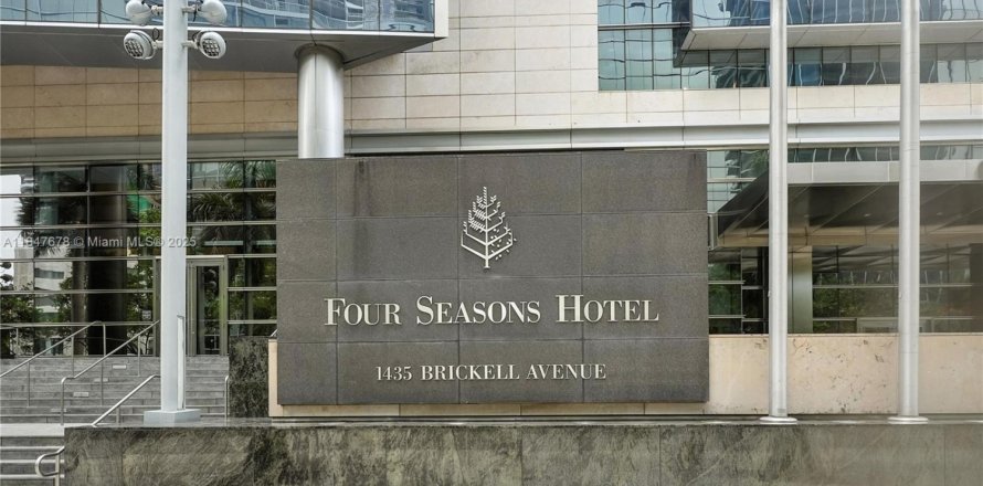 Кондоминиум с 2 спальнями в Майами, Флорида № 2014677