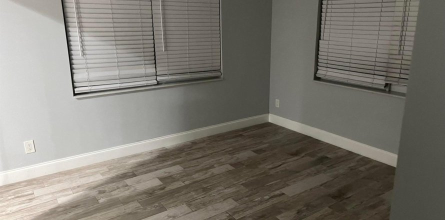 Immobilier commercial à Lake Worth, Floride 3 chambres, 112.41 m2 № 1189692