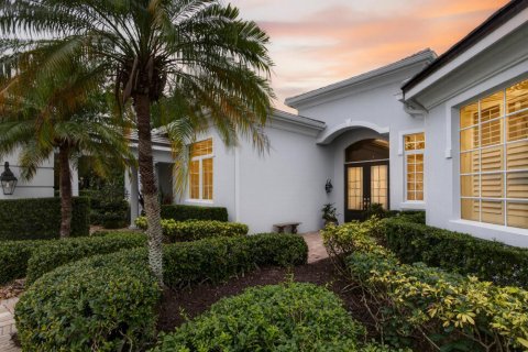 Casa en venta en Vero Beach, Florida, 4 dormitorios, 392.05 m2 № 2181827 - foto 2