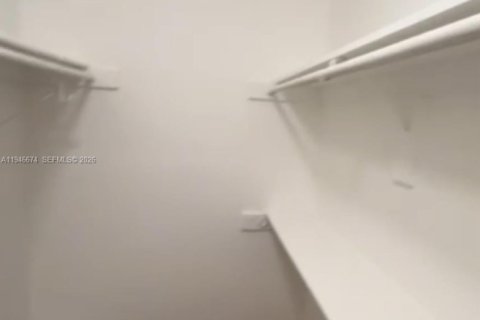 Condo in Orlando, Florida, 1 bedroom  № 2005034 - photo 10