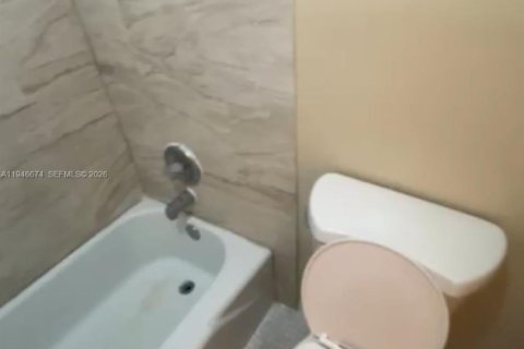 Condo in Orlando, Florida, 1 bedroom  № 2005034 - photo 9