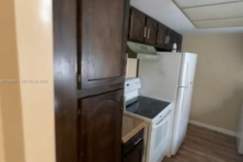 Condo in Orlando, Florida, 1 bedroom  № 2005034 - photo 6
