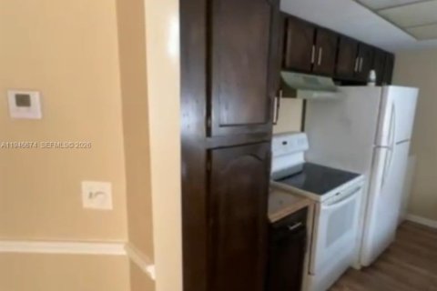 Condo in Orlando, Florida, 1 bedroom  № 2005034 - photo 4