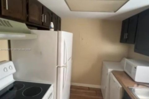 Condo in Orlando, Florida, 1 bedroom  № 2005034 - photo 5