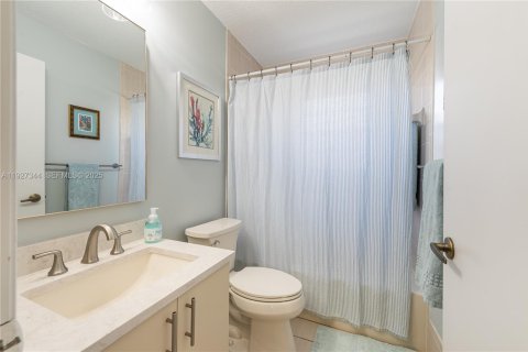 House in Pembroke Pines, Florida 3 bedrooms, 164.16 sq.m. № 1986978 - photo 19