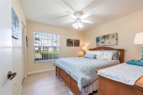 House in Pembroke Pines, Florida 3 bedrooms, 164.16 sq.m. № 1986978 - photo 18