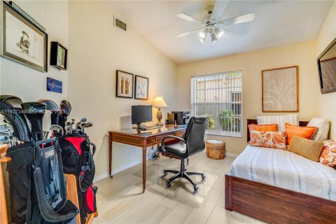 House in Pembroke Pines, Florida 3 bedrooms, 164.16 sq.m. № 1986978 - photo 20