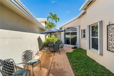 House in Pembroke Pines, Florida 3 bedrooms, 164.16 sq.m. № 1986978 - photo 23