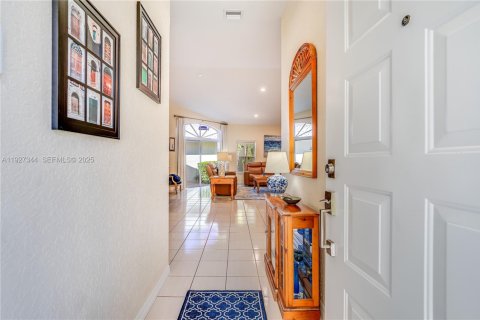 House in Pembroke Pines, Florida 3 bedrooms, 164.16 sq.m. № 1986978 - photo 4