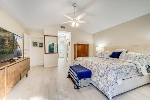 House in Pembroke Pines, Florida 3 bedrooms, 164.16 sq.m. № 1986978 - photo 15