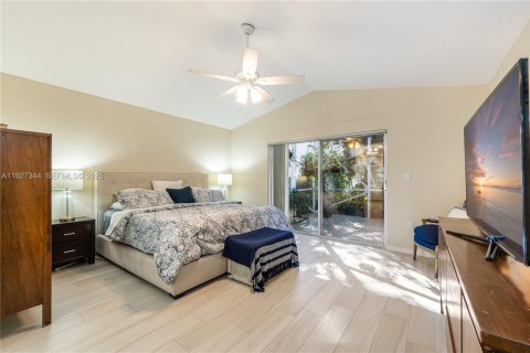 House in Pembroke Pines, Florida 3 bedrooms, 164.16 sq.m. № 1986978 - photo 13