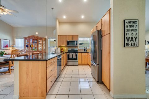 House in Pembroke Pines, Florida 3 bedrooms, 164.16 sq.m. № 1986978 - photo 9