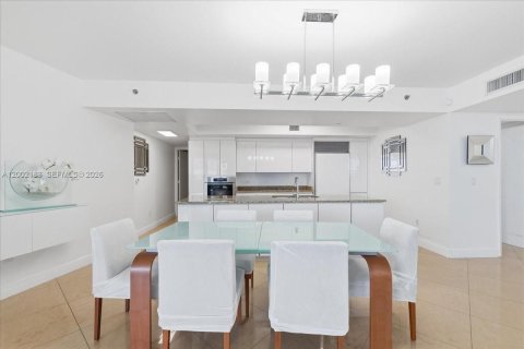 Condominio en venta en Sunny Isles Beach, Florida, 2 dormitorios, 175.21 m2 № 2190602 - foto 6