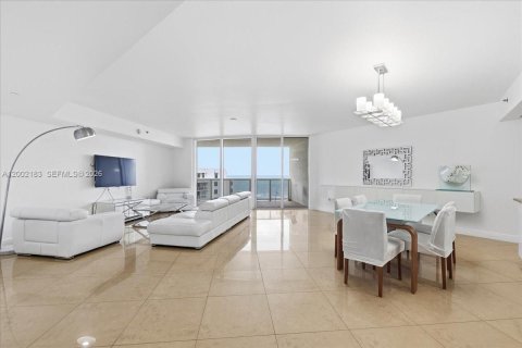 Condominio en venta en Sunny Isles Beach, Florida, 2 dormitorios, 175.21 m2 № 2190602 - foto 5