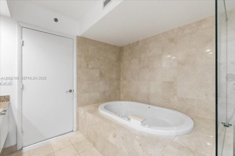 Condominio en venta en Sunny Isles Beach, Florida, 2 dormitorios, 175.21 m2 № 2190602 - foto 24